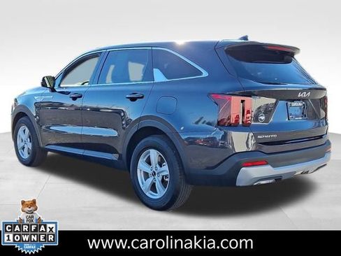 Used 2025 Kia Sorento LX image 4