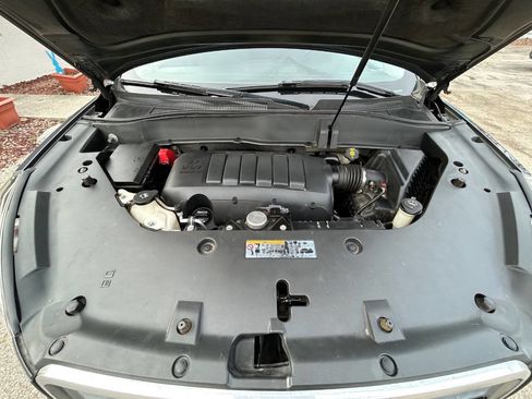 Used 2013 GMC Acadia SLE image 16