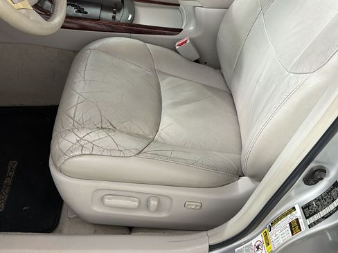 Used 2011 Toyota Avalon FWD image 16