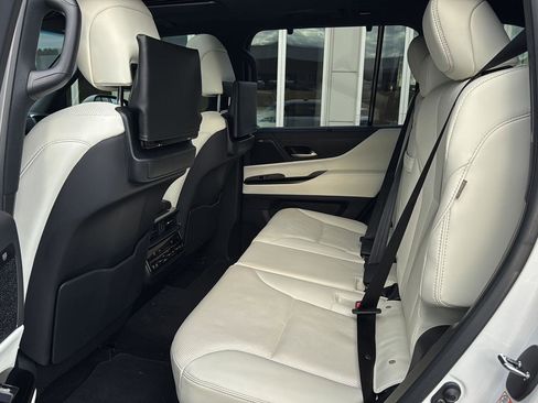 Used 2023 Lexus LX 600 4WD w/ Luxury Package image 9