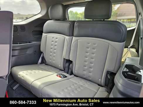 Used 2024 Kia EV9 Wind image 17