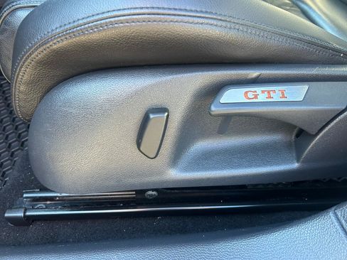 Used 2012 Volkswagen GTI Autobahn FWD image 10