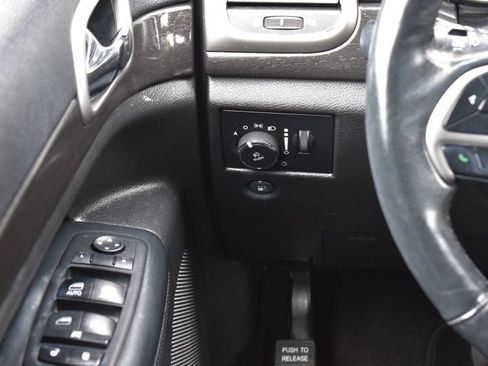 Used 2018 Jeep Grand Cherokee Altitude AWD/4WD image 27