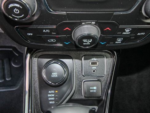 Used 2018 Jeep Compass Limited w/ Navigation Group AWD/4WD image 27