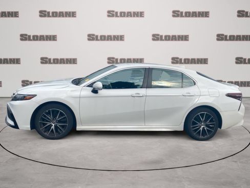 Used 2024 Toyota Camry SE w/ Cold Weather Package FWD image 2