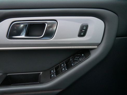 Used 2025 Ford Explorer Active image 27