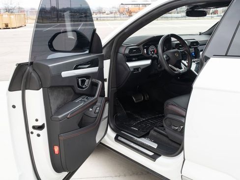 Used 2019 Lamborghini Urus image 21