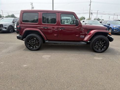 Used 2022 Jeep Wrangler Unlimited Sahara w/ Cold Weather Group AWD/4WD image 7