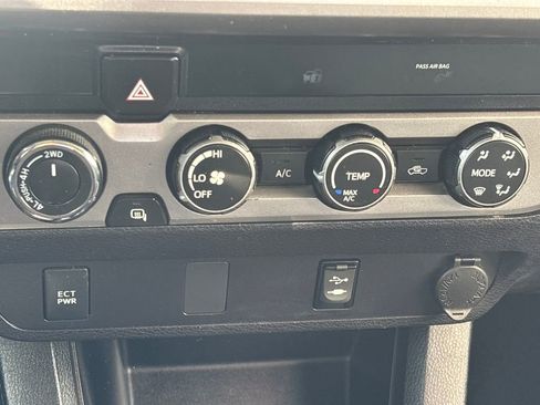 Used 2019 Toyota Tacoma SR5 w/ SR5 Appearance Package (SM) image 11