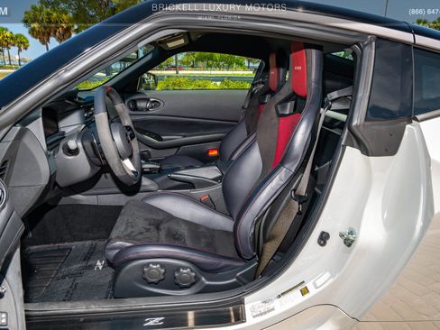Used 2025 Nissan Z NISMO w/ Floor Mat Package RWD image 7