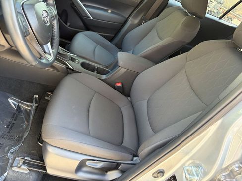Used 2025 Toyota Corolla Cross LE image 30