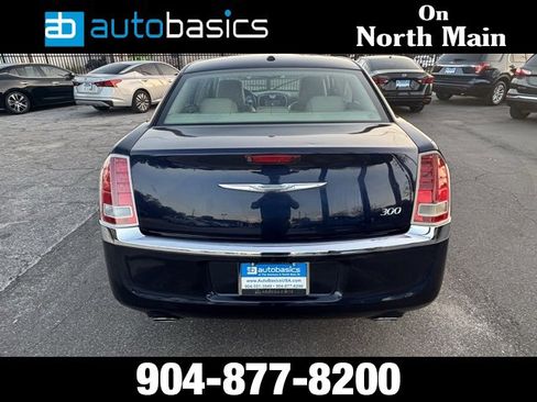 Used 2013 Chrysler 300 w/ Driver Convenience Group image 4