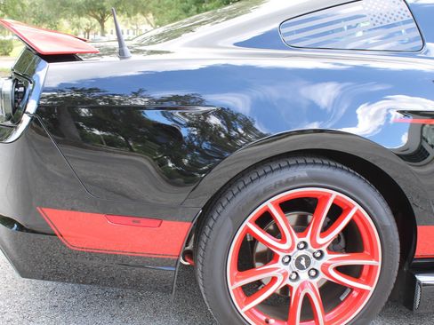 Used 2013 Ford Mustang GT Premium w/ Brembo Brake Pkg RWD image 33