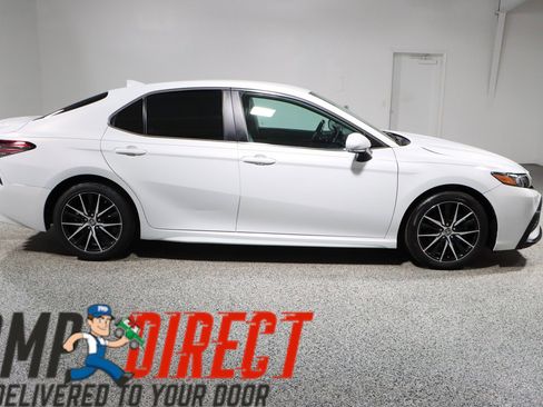 Used 2023 Toyota Camry SE image 6