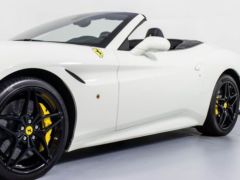 Certified 2017 Ferrari California T image 31