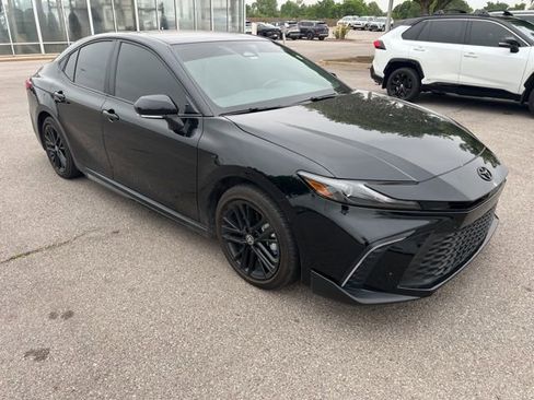 Used 2025 Toyota Camry SE w/ Convenience Package FWD image 6