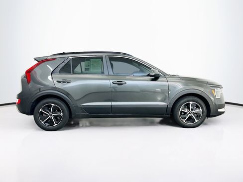Used 2024 Kia Niro EX w/ EX Cold Weather Package image 10
