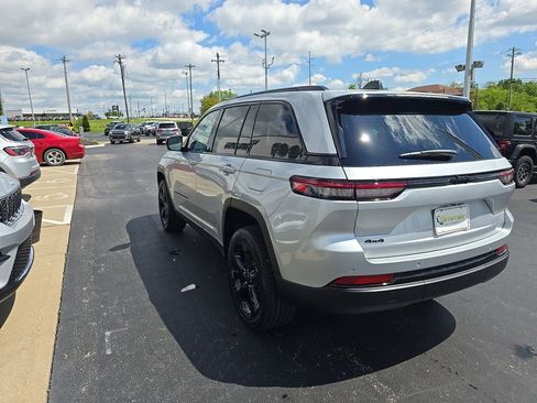 New 2025 Jeep Grand Cherokee Altitude image 6