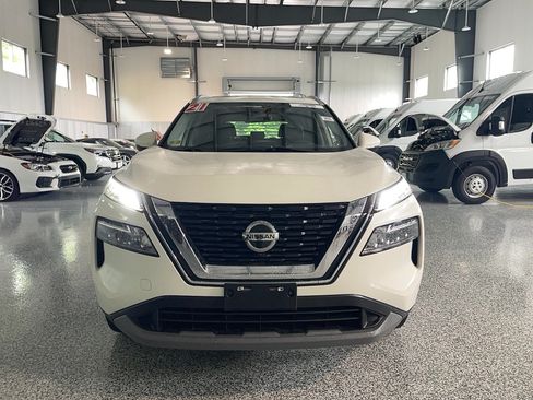 Used 2021 Nissan Rogue SV w/ Premium Package AWD/4WD image 2
