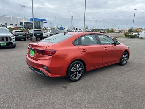 Used 2023 Kia Forte LXS w/ LXS Technology Package FWD image 5