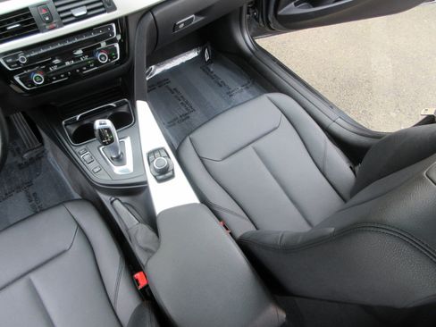 Used 2016 BMW 320i Sedan image 18