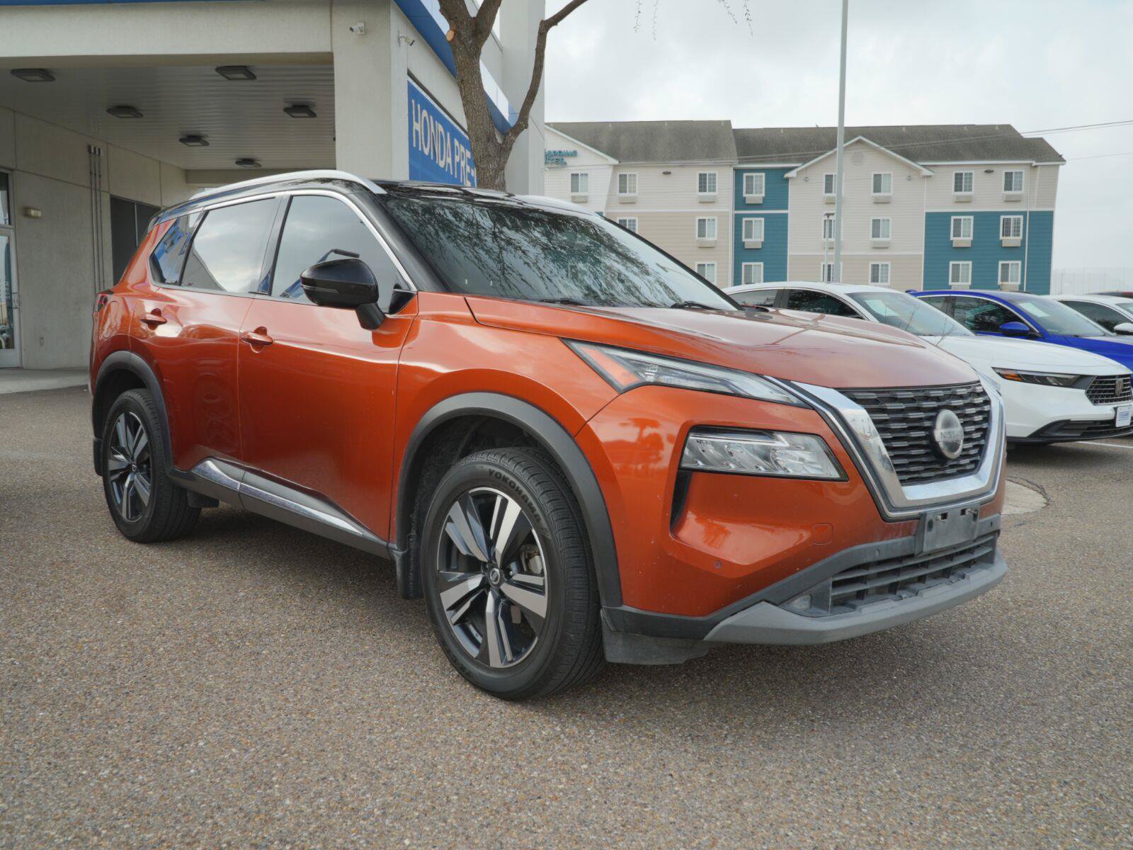 Used 2021 Nissan Rogue SL w/ Premium Package FWD image 2