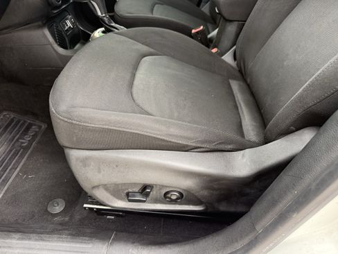 Used 2015 Jeep Renegade Latitude w/ Popular Equipment Group FWD image 28
