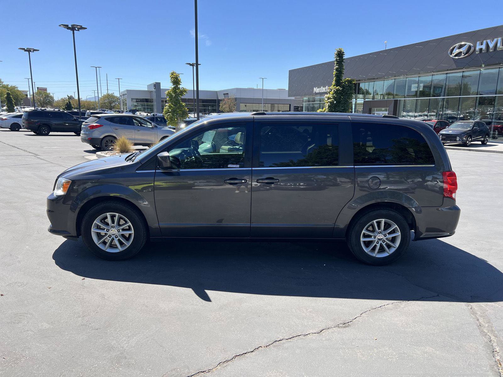 Used 2019 Dodge Grand Caravan SXT FWD image 21