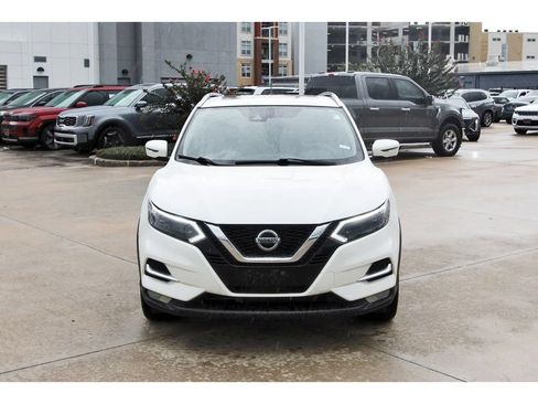 Used 2020 Nissan Rogue Sport SL w/ Premium Package FWD image 2