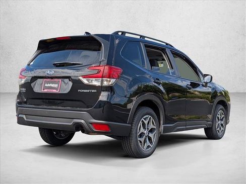 Used 2024 Subaru Forester Premium AWD/4WD image 5