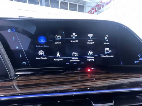 Used 2023 Cadillac Escalade Premium Luxury image 24