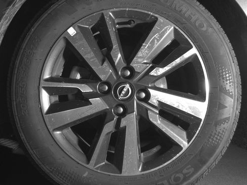 Used 2025 Nissan Versa SV w/ Trunk Package FWD image 9