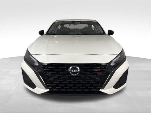Used 2023 Nissan Altima 2.5 SR w/ SR Premium Package FWD image 3