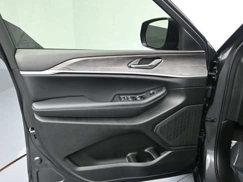 New 2026 Jeep Grand Cherokee Altitude image 10