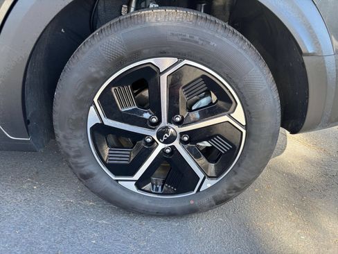 Used 2026 Kia Niro LX FWD image 28