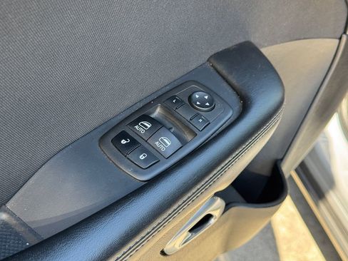 Used 2022 Dodge Challenger R/T w/ Driver Convenience Group image 6