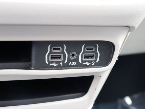 Used 2024 Chrysler Pacifica Touring-L FWD image 45