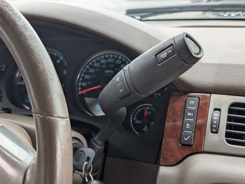 Used 2014 GMC Yukon XL SLT RWD image 30