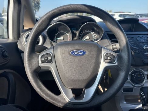 Used 2018 Ford Fiesta SE image 4