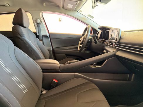 Used 2022 Hyundai Elantra SEL image 21