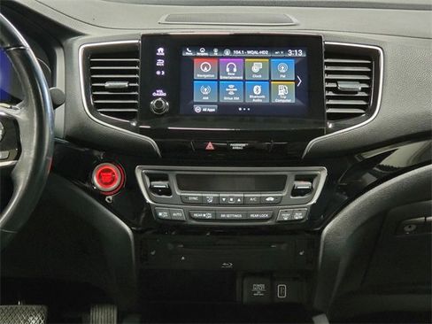 Used 2019 Honda Pilot Touring image 16