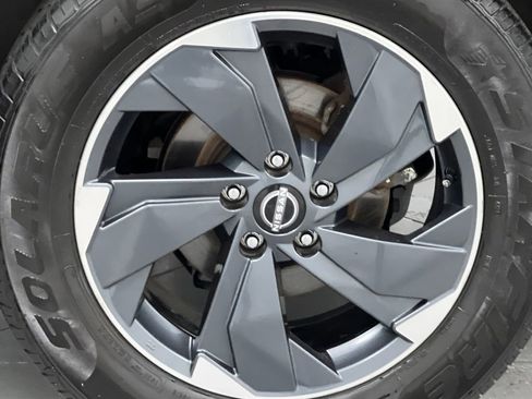 Used 2025 Nissan Rogue SV AWD/4WD image 63