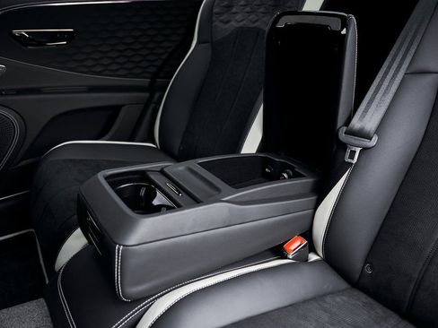 Used 2025 Bentley Flying Spur Plug-In Hybrid image 54