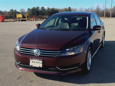 Used 2014 Volkswagen Passat 1.8T SE image 3