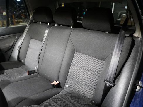 Used 2004 Volkswagen Golf GLS image 18