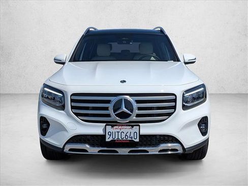 Used 2026 Mercedes-Benz GLB 250 image 2