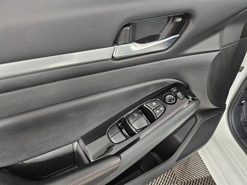 Used 2024 Nissan Altima 2.5 SR image 37