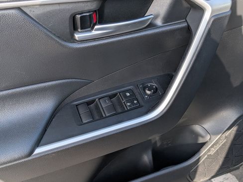 Used 2021 Toyota RAV4 XLE image 15