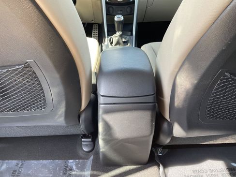 Used 2013 Hyundai Elantra GT w/ Touch & Go Pkg FWD image 18