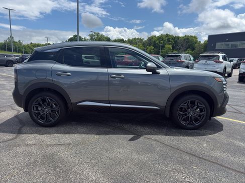 Certified 2025 Nissan Kicks SR w/ SR Premium Package AWD/4WD image 4